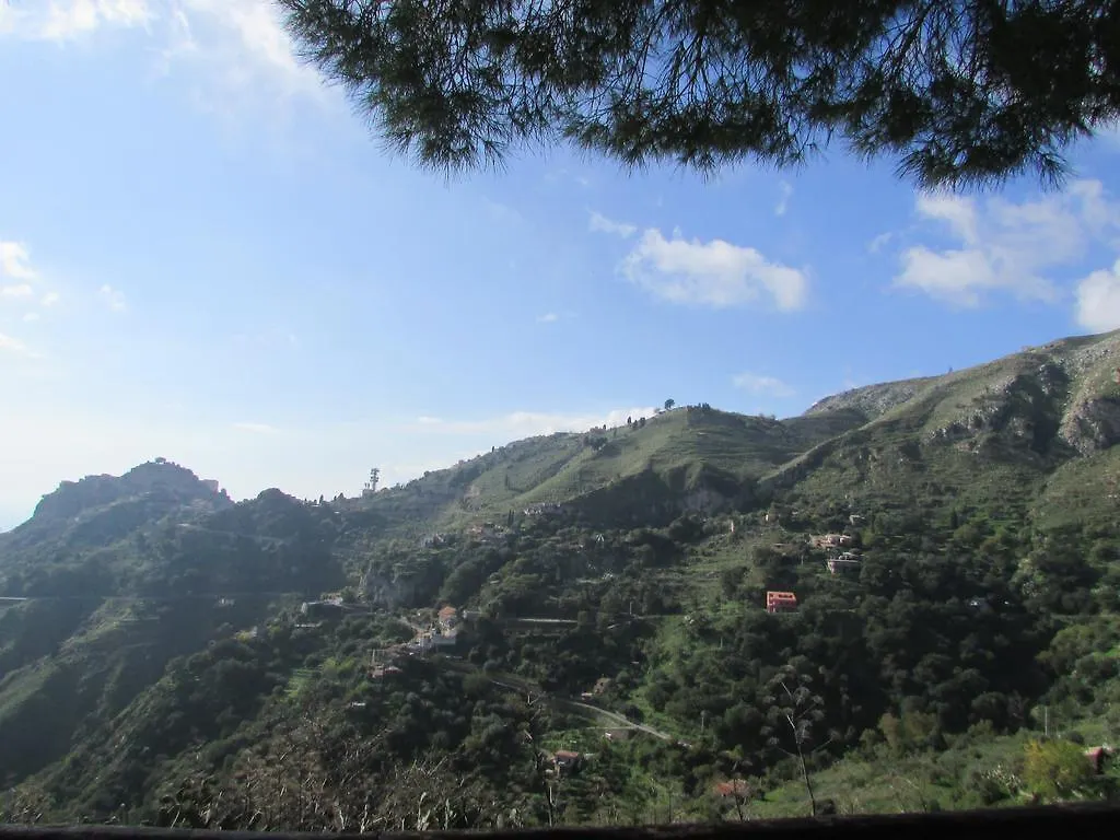 Εξοχικό σπίτι Rifugio Dei Tre Pini ξενώνας Castelmola