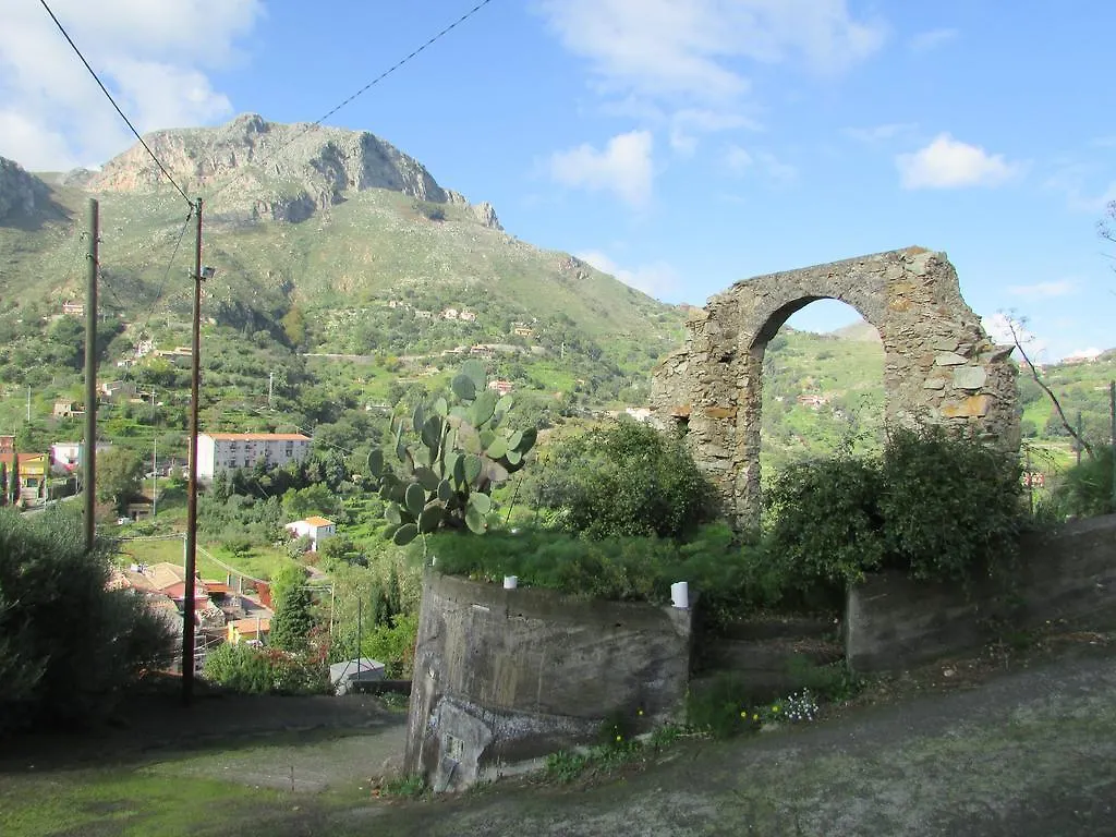 Affittacamere Rifugio dei tre Pini Castelmola