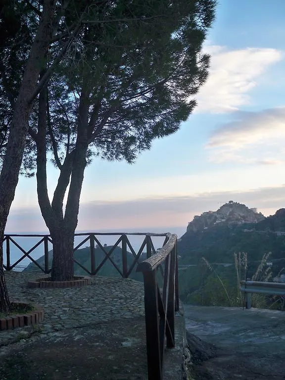 Rifugio Dei Tre Pini Guest House Castelmola Italy