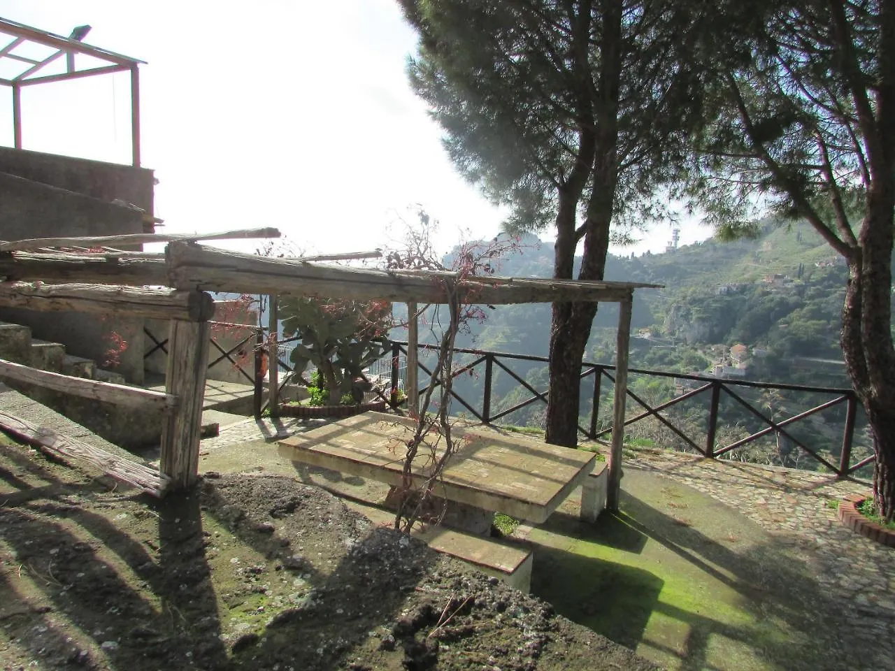 Rifugio Dei Tre Pini Guest House Castelmola Italy